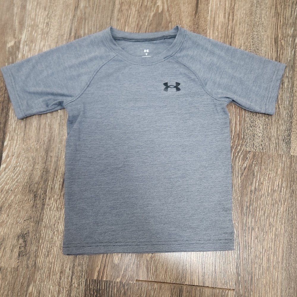 Under Armour Boys Gray Tee Size 7